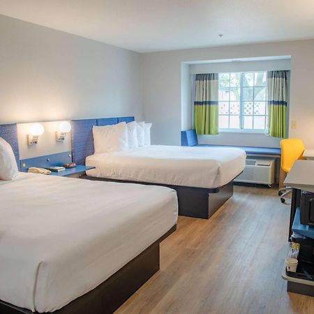 Microtel Inn & Suites By Wyndham Kingsland Naval Base I-95 Екстериор снимка