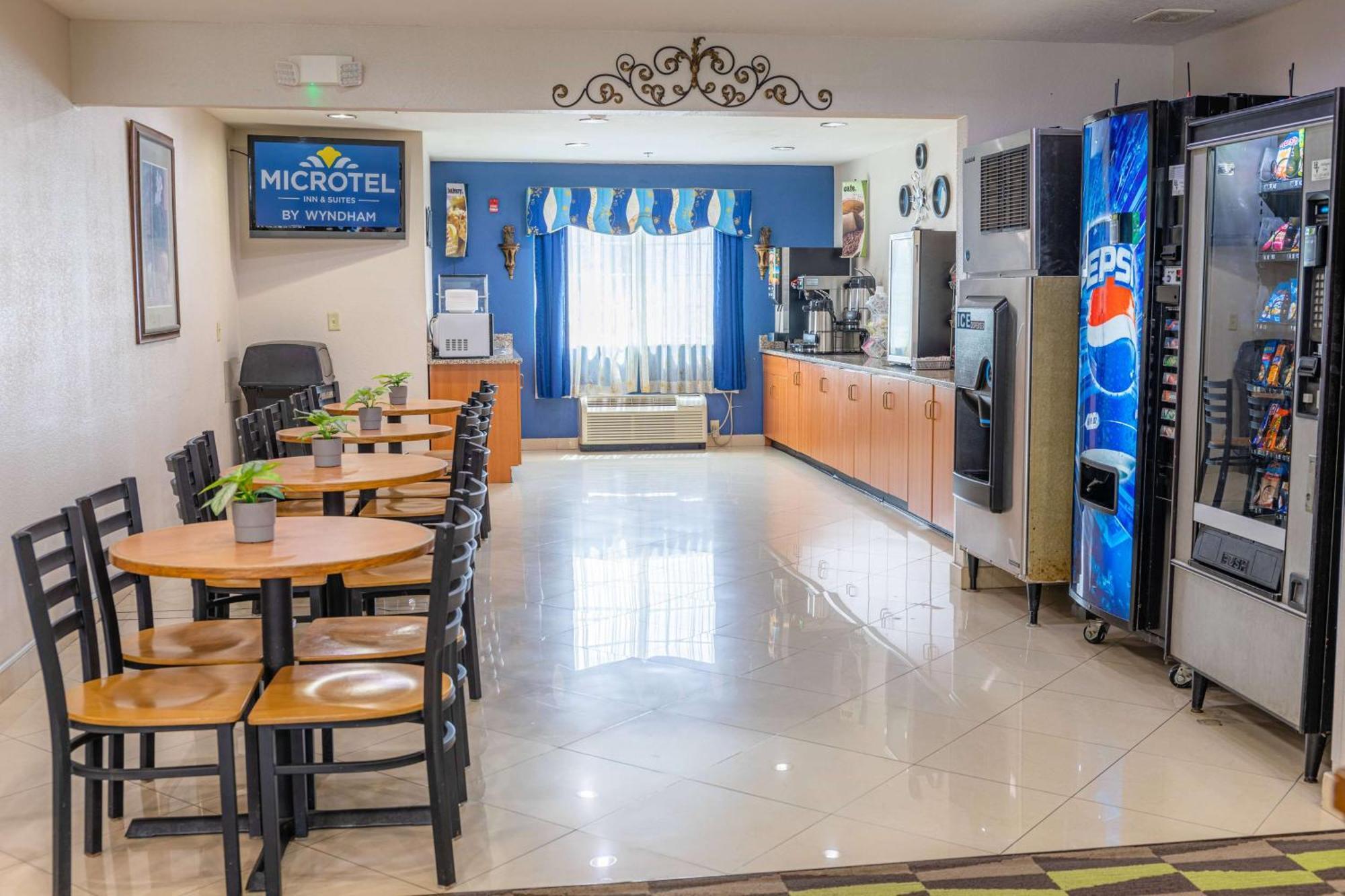 Microtel Inn & Suites By Wyndham Kingsland Naval Base I-95 Екстериор снимка